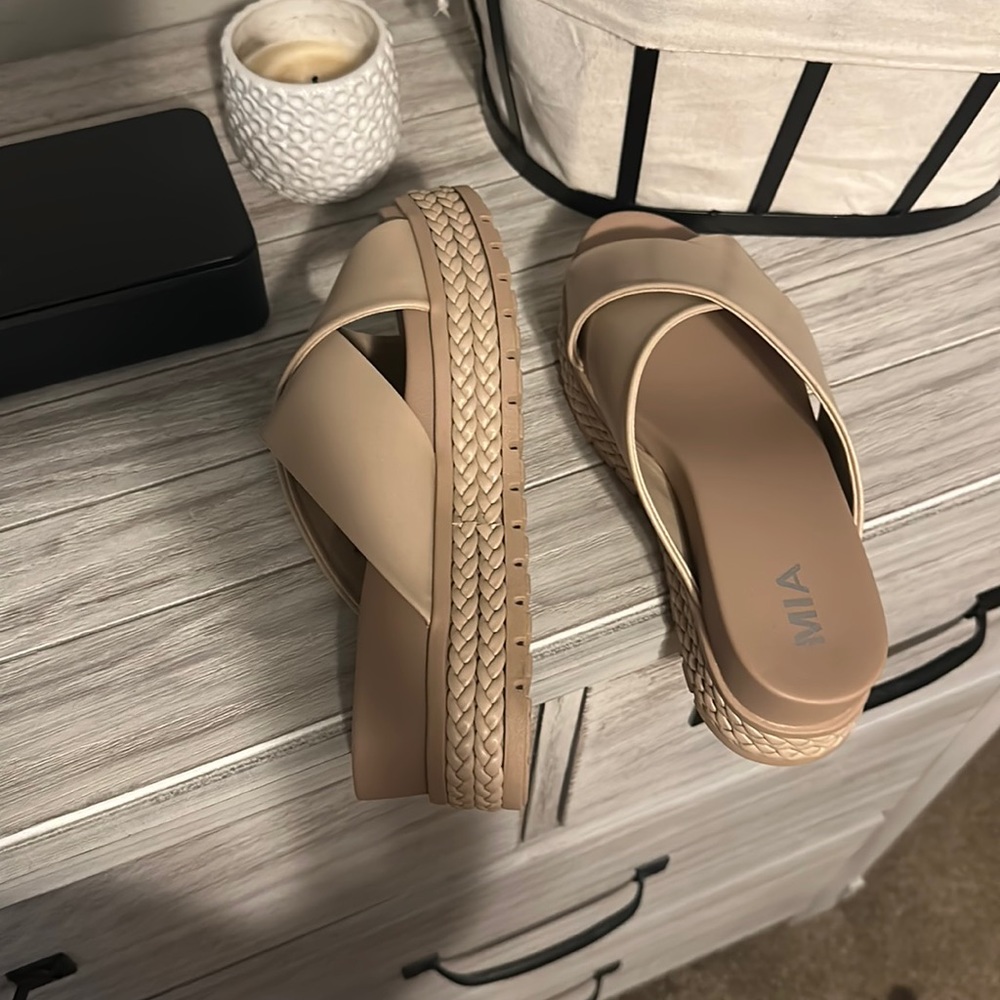 Mia size 8 1/2